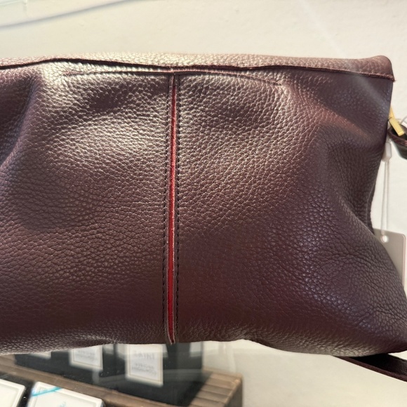 Hammitt VIP Large in Cabernet Pebble Brushed Gold - Picture 2 of 4